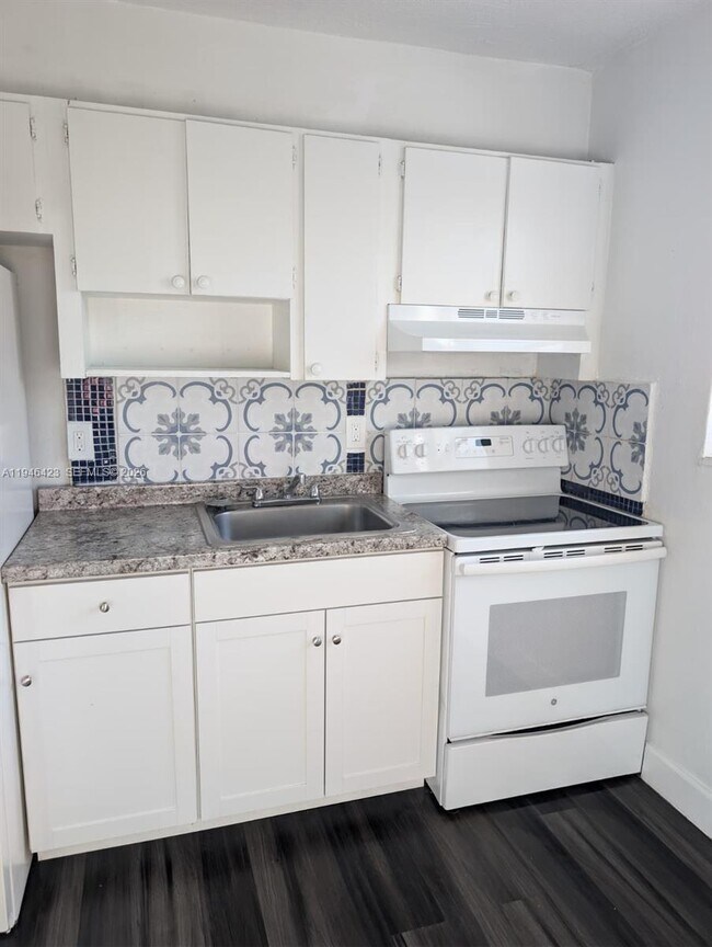 Building Photo - 1461 SW 5th St