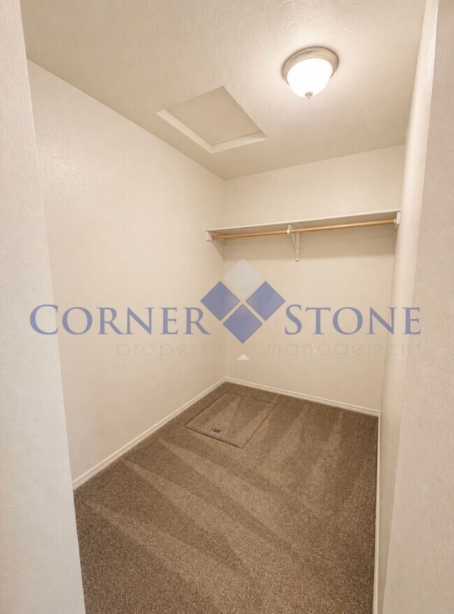 Building Photo - $500 OFF FIRST MONTHS RENT! MOVE IN TODAY!
