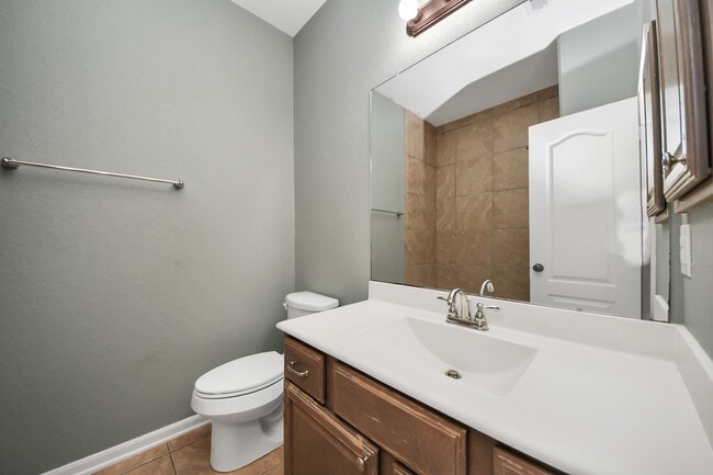 Building Photo - 2402 Village Lakes Dr