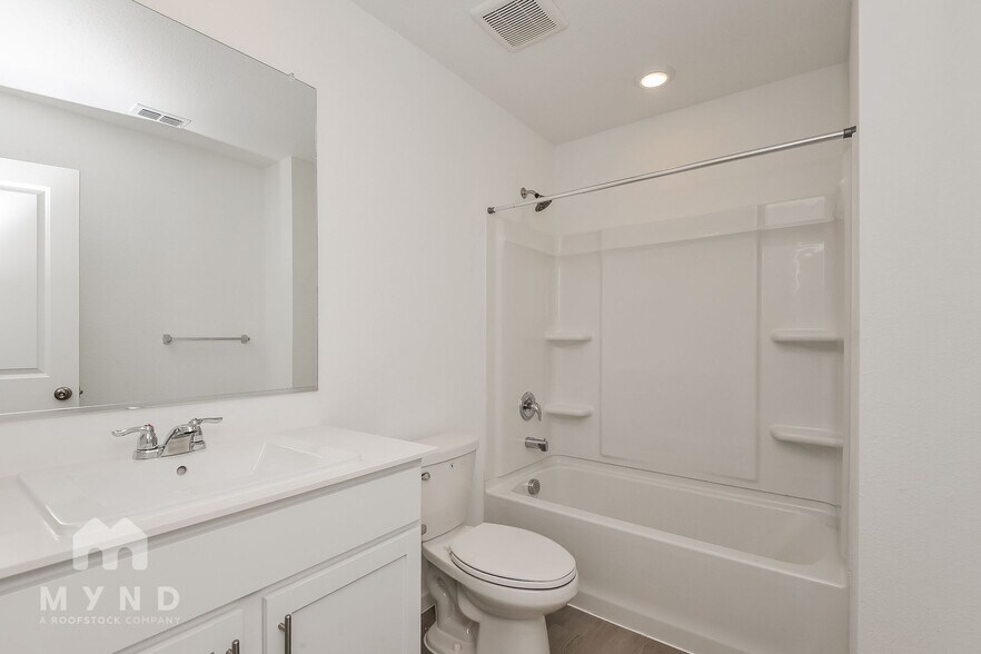 Building Photo - 2748 Mistwood Dr