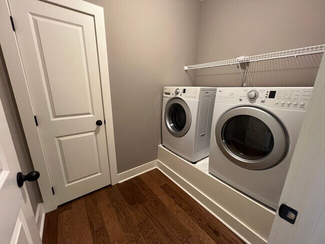 Building Photo - Beautiful Brick Home in Mimms Trail