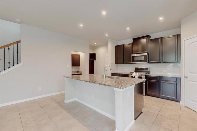 Building Photo - 2908 Harvester Ln