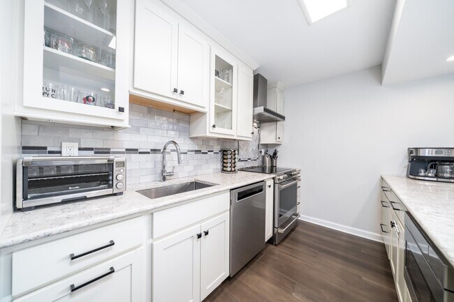 Building Photo - 551 Observer Hwy