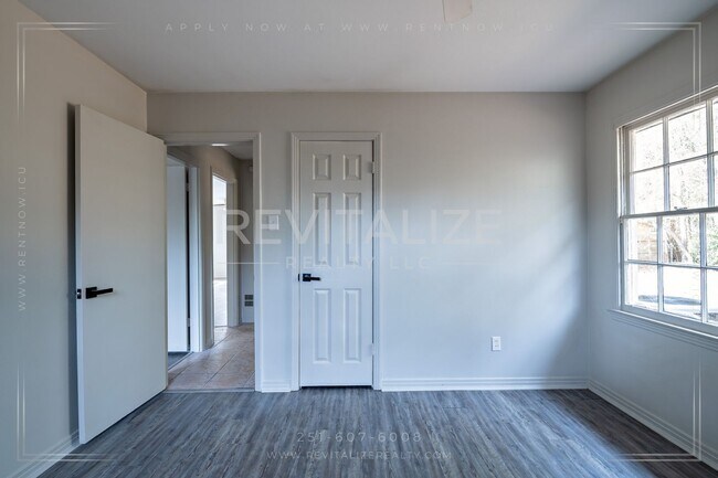 Building Photo - Beautiful 3 Bedroom/1 Bathroom Home in Mobile!