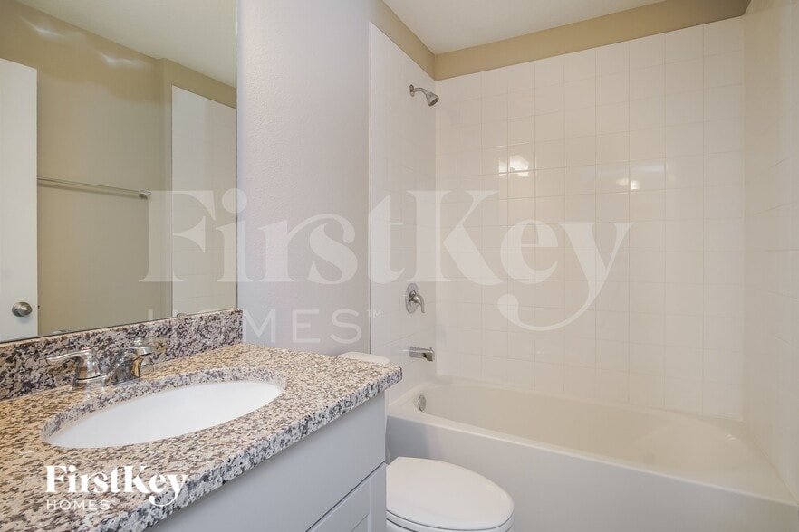 Building Photo - 308 S Haven Ct