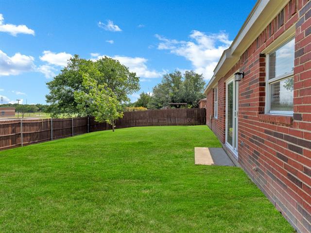 Building Photo - 235 Yale Blvd