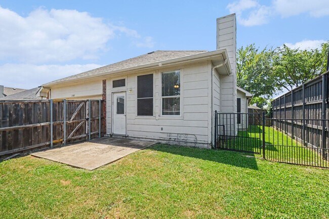 Building Photo - 1707 Briarhollow Dr