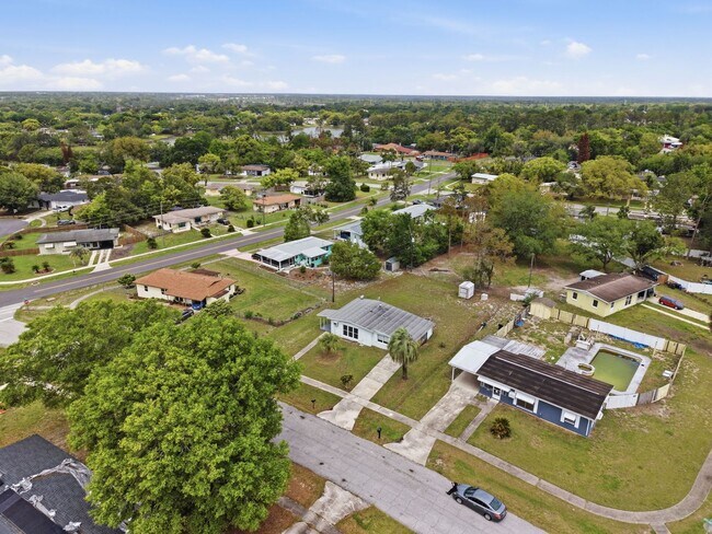Building Photo - Charming & Spacious 2-Bedroom Home with Modern Finishes and Outdoor Living at 793 Crawford St, De...