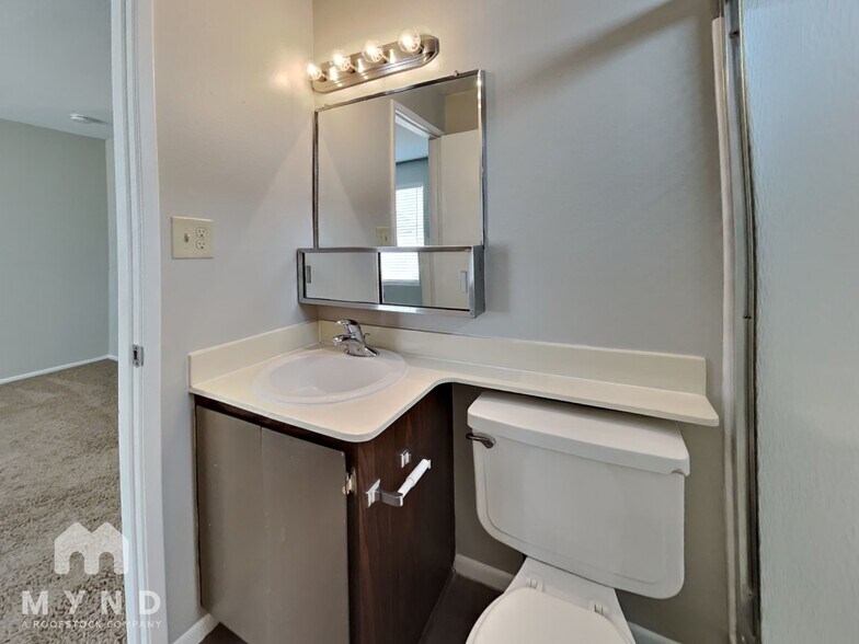 Building Photo - 5632 W Comet Ave