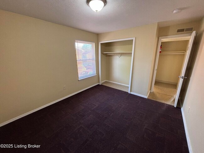 Building Photo - 819 Colonial Park Dr
