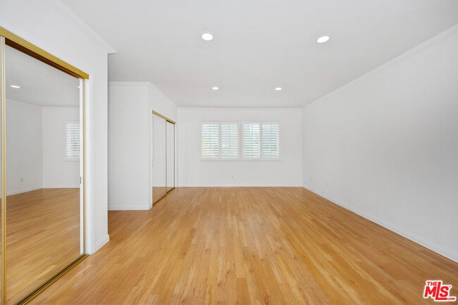 Building Photo - 22601 Dardenne St