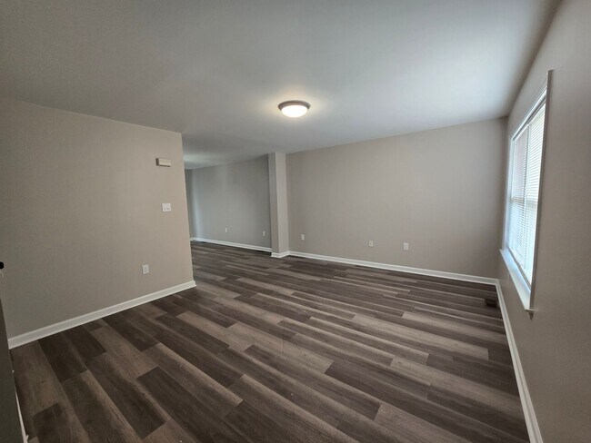 Building Photo - 1216 Superior Pointe Pl