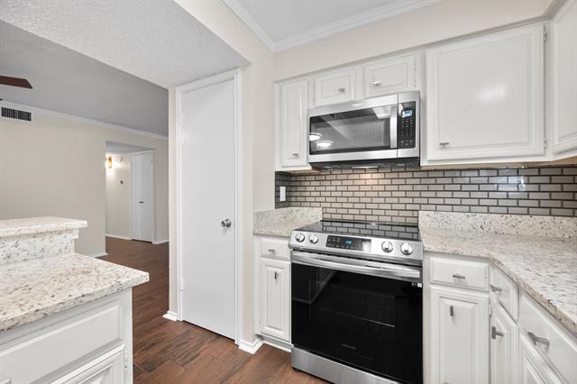 Building Photo - 15221 Berry Trail