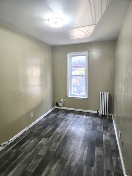 Building Photo - 4406 White Plains Rd