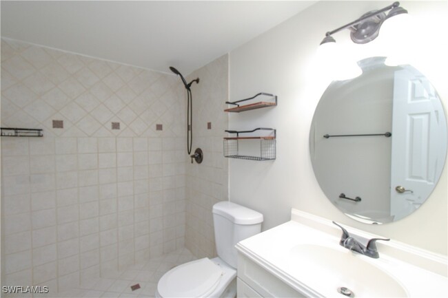 Building Photo - 2102 Alamanda Dr