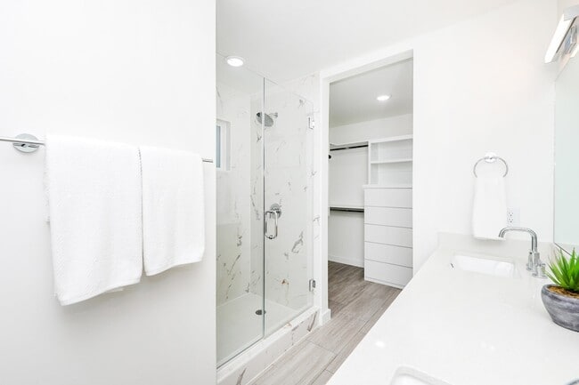 Building Photo - 425 Deer Path Lp