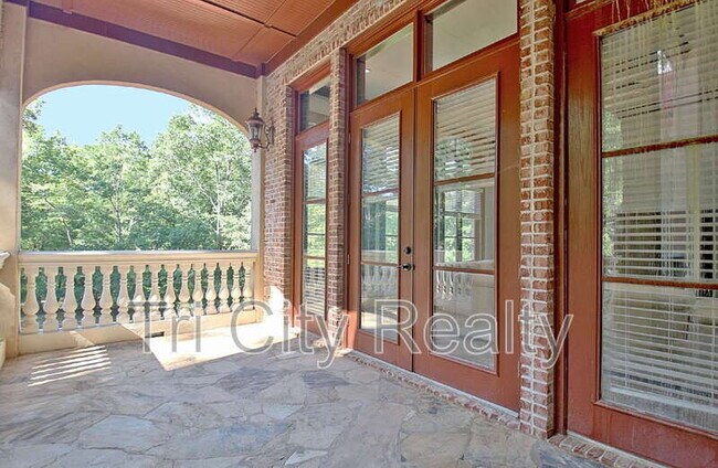 Building Photo - 250 Moss Creek Walk