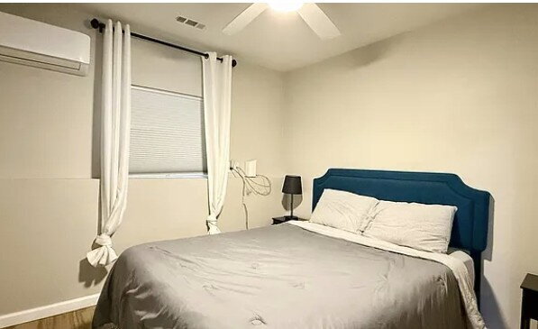 Building Photo - 2Bed / 1 Bath Upper unit w/Fireplace + W/D, water & trash included