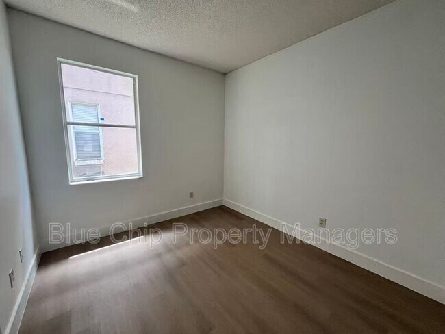 Building Photo - 1923 Bridgeview Cir