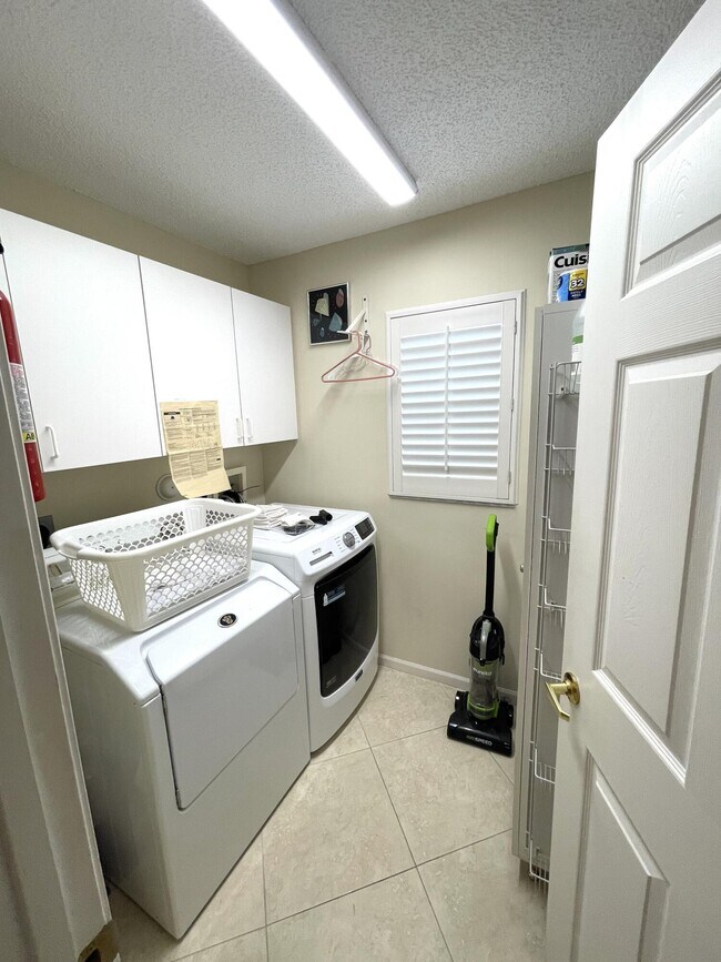 Building Photo - 7936 Laina Ln