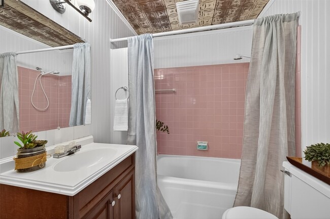 Building Photo - 5001 Libbey Dr