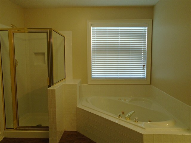 Building Photo - 513 Brookstone Way