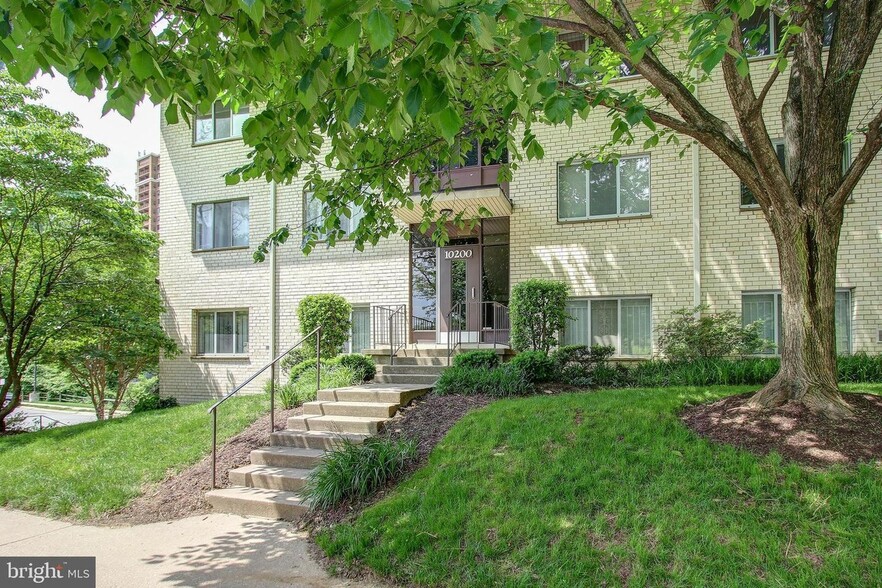 Entrance to building - 10200 Rockville Pike