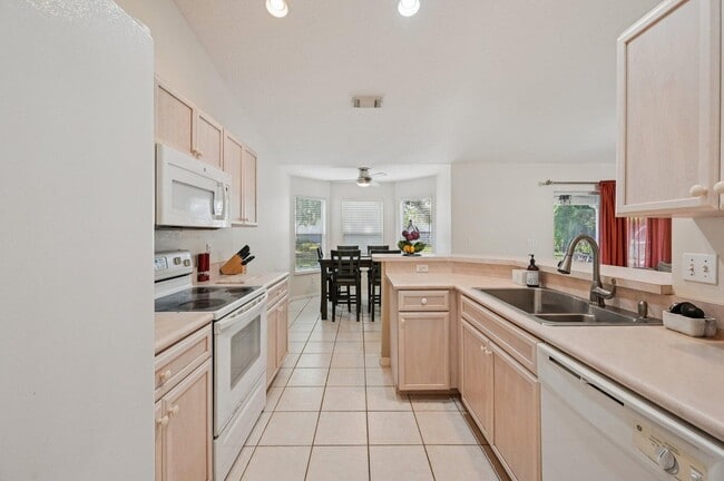 Building Photo - 5920 NW Wolverine Rd