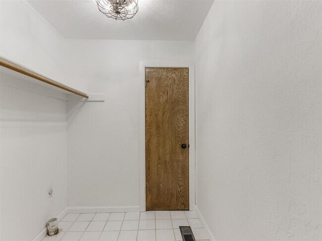 Building Photo - 625 36th Ave NW