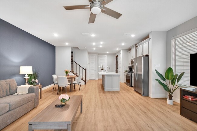 Building Photo - 119 E 43rd St