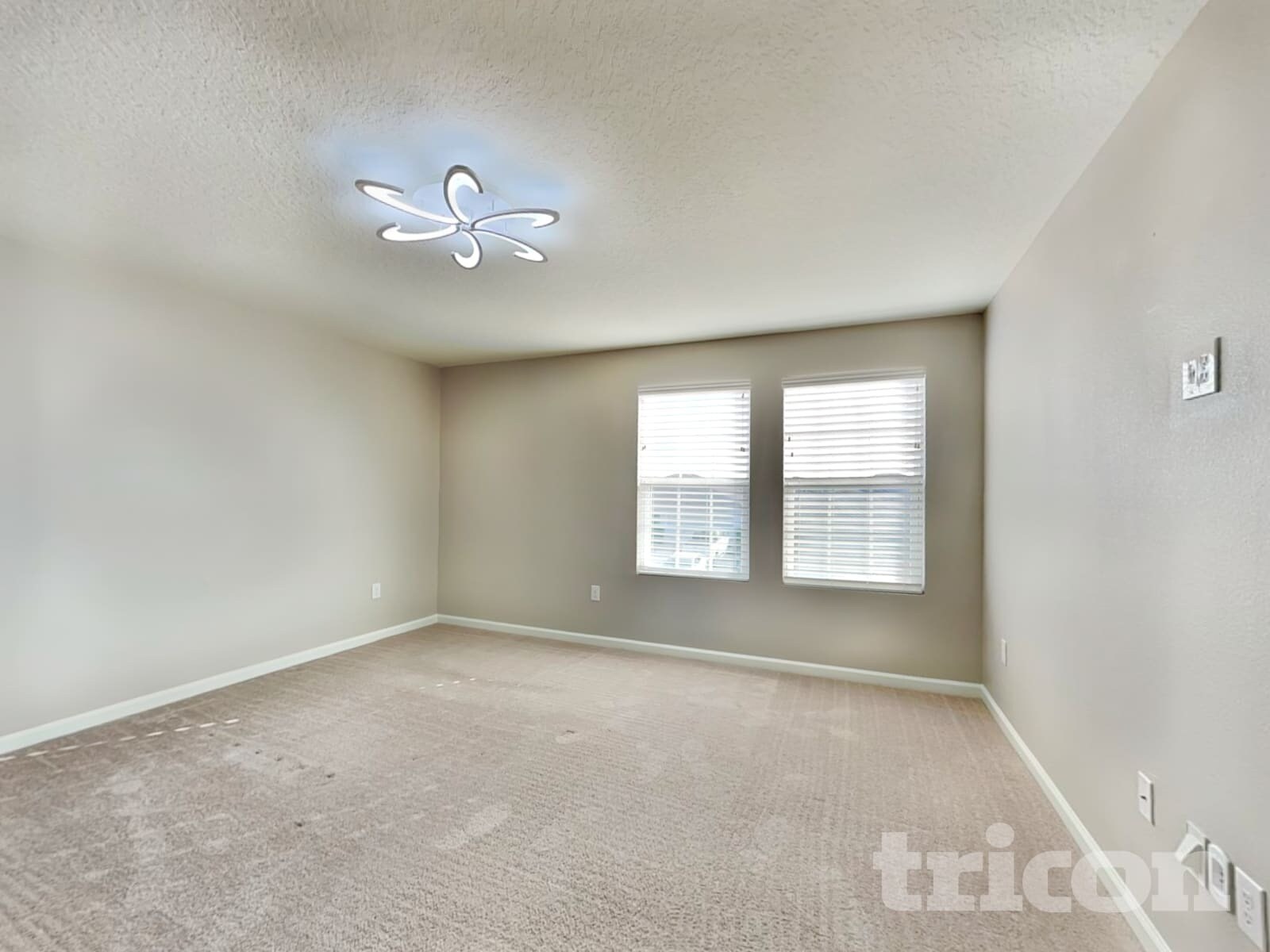 Building Photo - 1008 Talon Ln