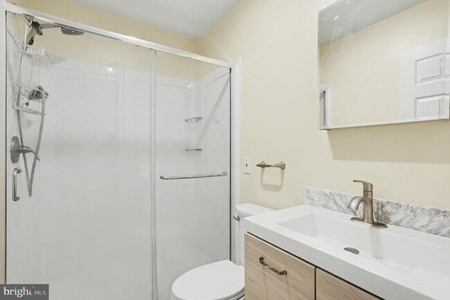 Building Photo - 216 Scott St