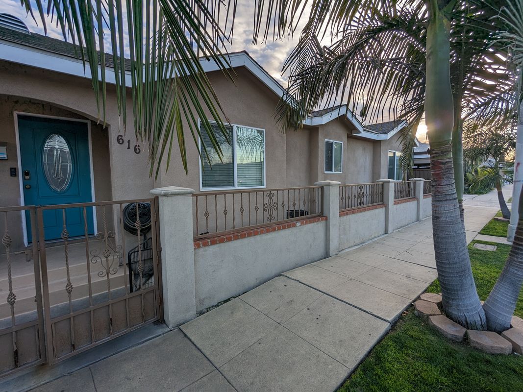 Building Photo - 616 E Opp St