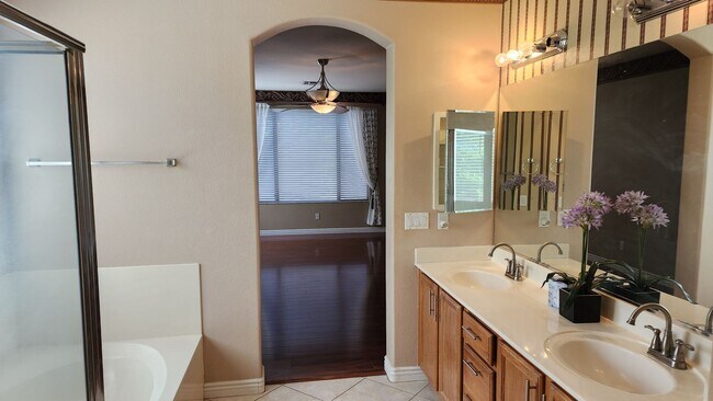 Building Photo - 3 Bedroom Home in Dobson Place Community N...