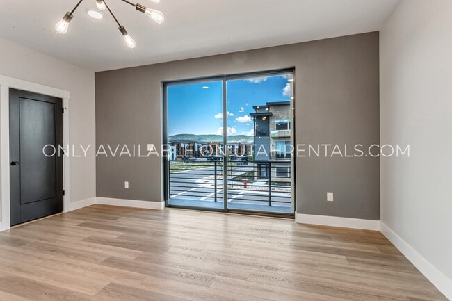 Building Photo - 1360 Gambel Oak Wy
