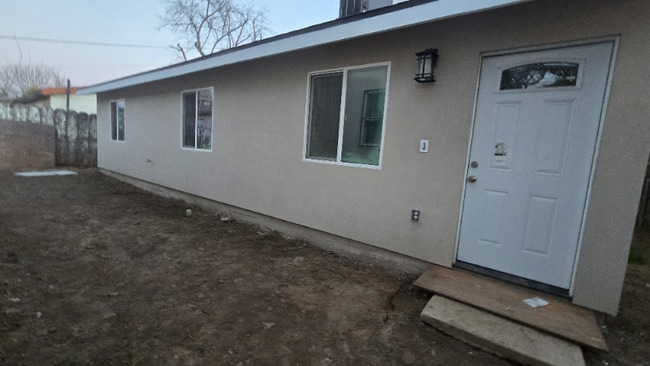 Building Photo - 725 31st St