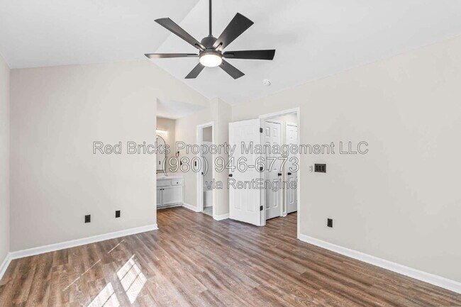 Building Photo - 10212 University Park Ln