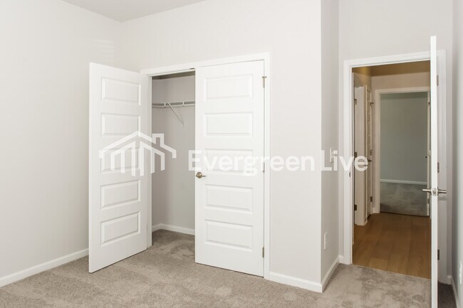 Building Photo - 113 Ashby Pond Dr