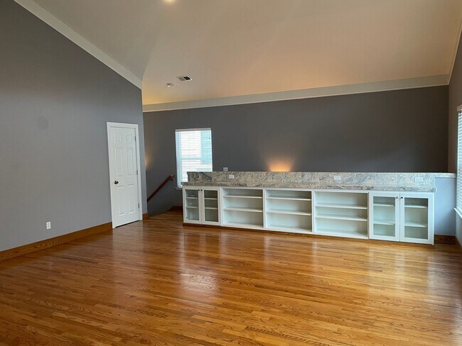 Building Photo - I STREET/22ND CORNER