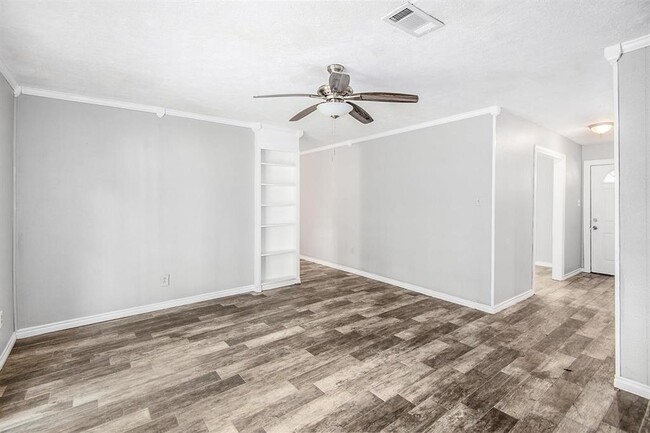 Building Photo - 385 W Bolivar St