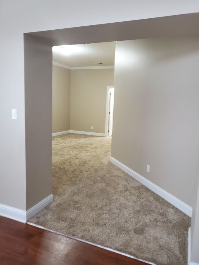Building Photo - City of Maryville 37801 - 2 Bedrooms, 2 Bath Condo - Contact Karen Robertson (865) 454-7626
