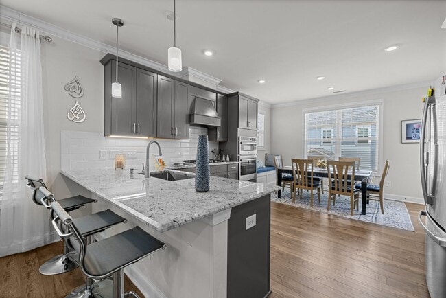 Building Photo - Like new townhome in Wykoff!