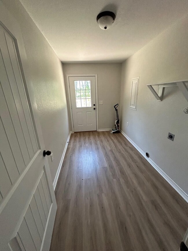 Building Photo - 10008 TX-321