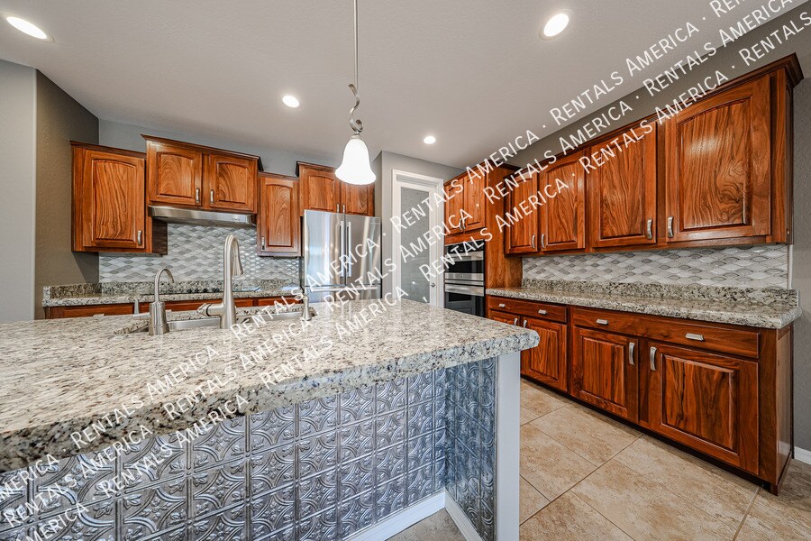 Building Photo - 20658 E Raven Dr