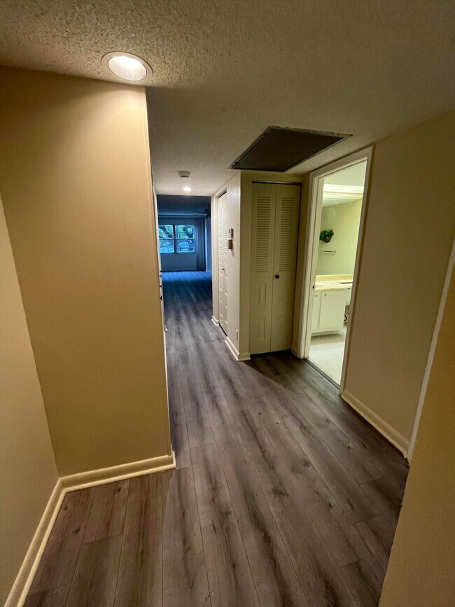 Building Photo - 12600 SW 5th Ct