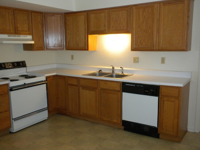 Building Photo - 4819 Meadow Lark Ln