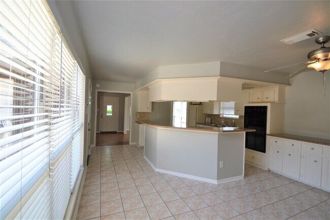 Building Photo - 15927 Tumbling Rapids Dr