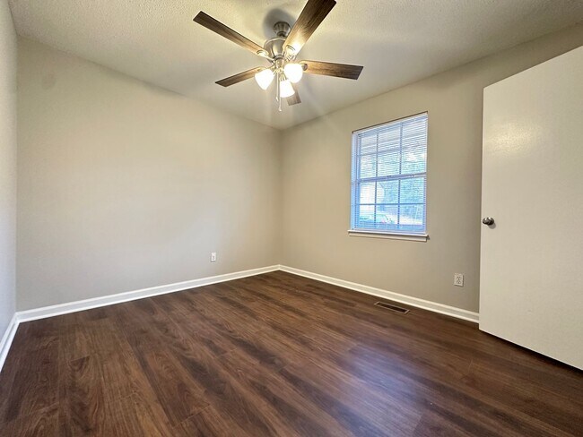 Building Photo - Home for rent in Center Point **MOVE IN SP...