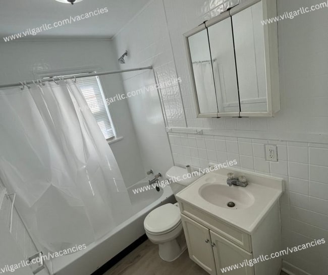 Building Photo - Best choice 3 Bedroom, 1 Bath Home