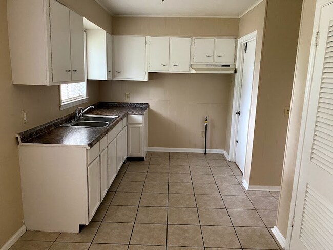 Building Photo - 1263 Laudeen Dr